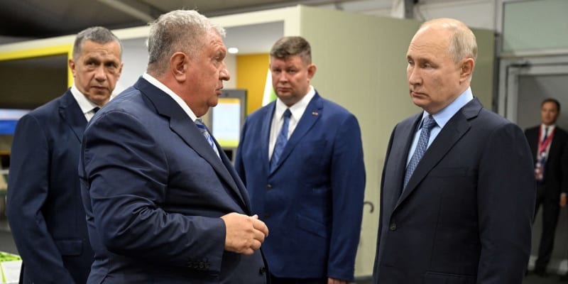 Vladimir Putin a Igor Sečin, 2023