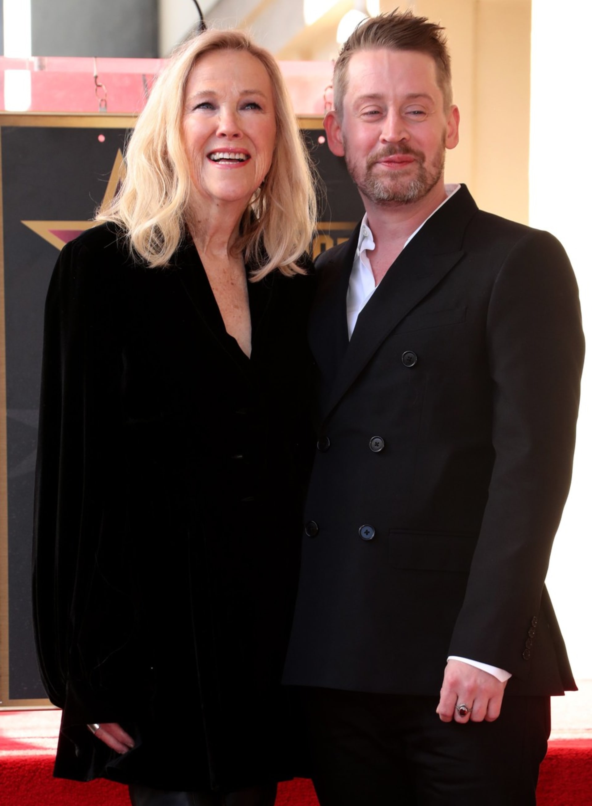 Poblahopřát Culkinovi dorazila i herečka Catherine O'Haraová, která ve si ve filmu Sám doma zahrála Kevinovou matku.