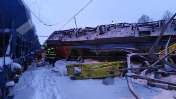 Drama na kolejích: U České Třebové se srazily dva nákladní vlaky, jeden zraněný