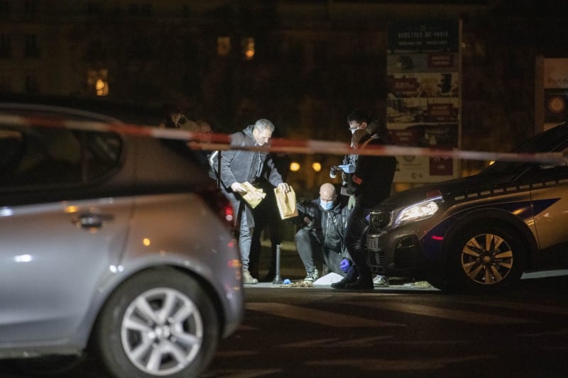 V sobotu večer zabil mladík u Eiffelovy věže německého turistu.