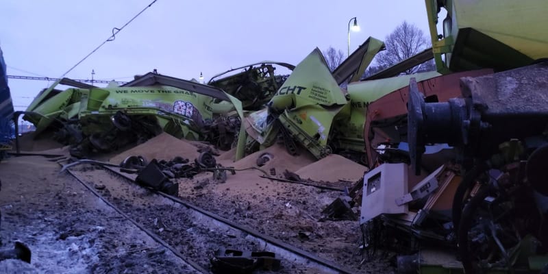 Za stanicí Česká Třebová došlo v ranních hodinách ke srážce dvou nákladních vlaků (3. 12. 2023).