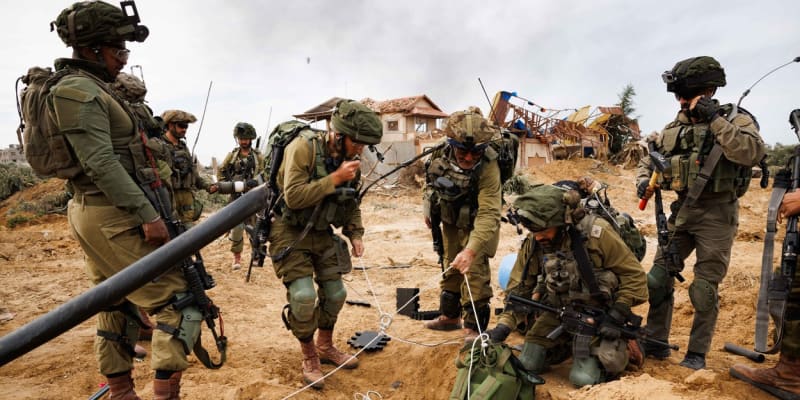 Izraelští vojáci odhalili na 800 vstupů do tunelů.