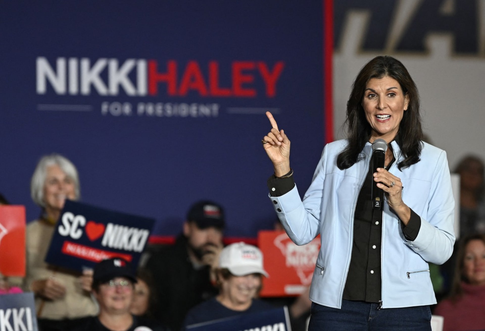 Z Nikki Haleyové by se mohla stát hlavní vyzývatelka Donalda Trumpa v republikánských primárkách.