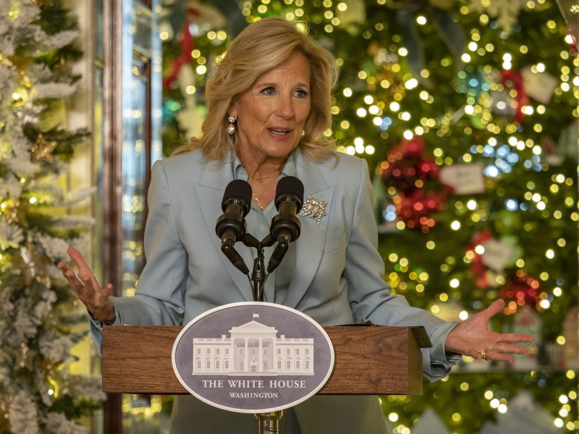 Vánoční výzdoba Bílého domu 2023:  Pod taktovkou Jill Bidenové vznikla americky pohádková výzdoba