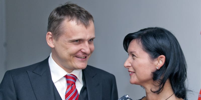 Vít Bárta s herečkou Simonou Chytrovou, která jako nestraník kandidovala za Věci veřejné v roce 2010 do zastupitelstva městské části Praha 5 a o čtyři roky později do Evropského parlamentu.