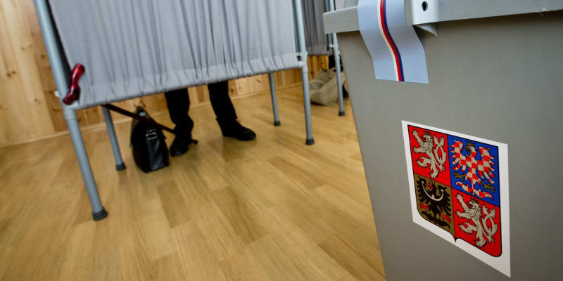 Parlamentní i prezidentské volby se konají tajným hlasováním na základě všeobecného, rovného a přímého volebního práva.