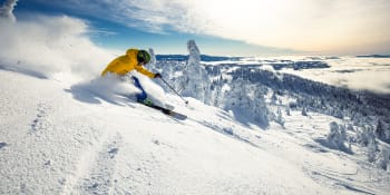 Bezohledný mladík zranil v Alpách českou lyžařku. Nechal ji bez pomoci, hledá ho policie