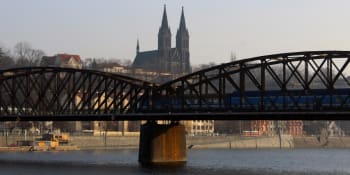 Poslední šance na záchranu ikonického pražského mostu. Změní britští inženýři Kupkův názor?