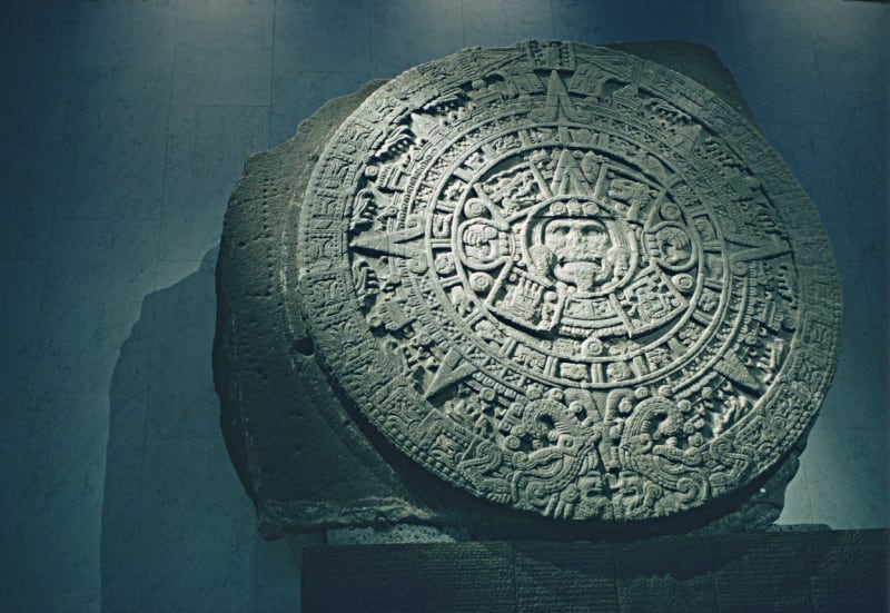 Kamenné zobrazení aztéckého kalendáře váží 25 tun