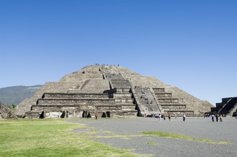 Pyramida Měsíce v Teotihuacanu ležícím severně od dnešní metropole Mexika