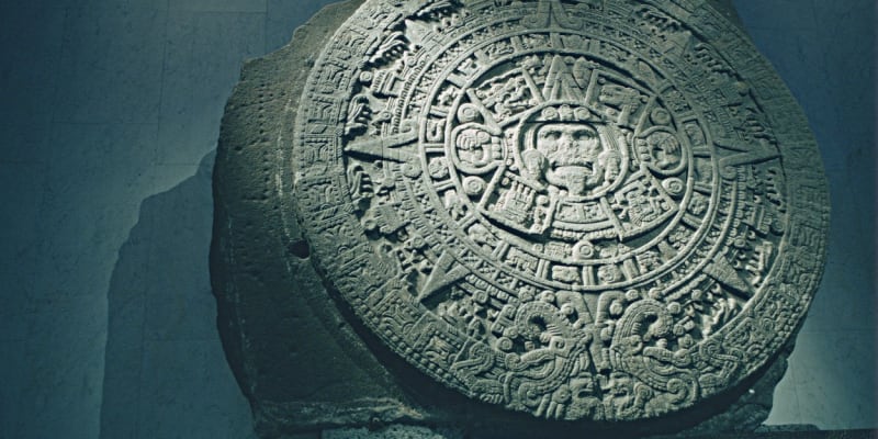 Kamenné zobrazení aztéckého kalendáře váží 25 tun