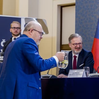 Ministr zdravotnictví Vlastimil Válek (TOP 09), premiér Petr Fiala (ODS) a předsedkyně Sněmovny Markéta Pekarová (TOP 09) 