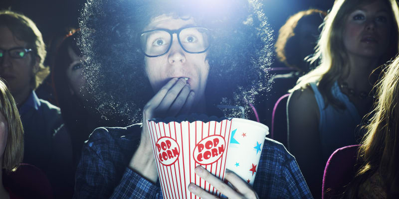 Pití a popcorn v kině