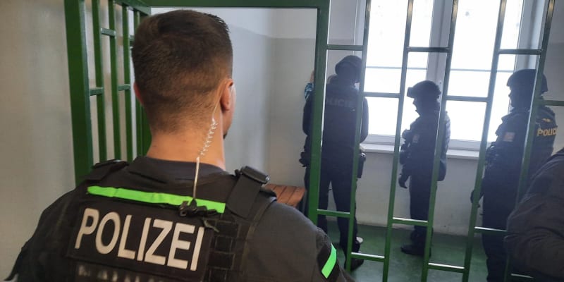 Kriminalisté z německého Saska vydali do České republiky muže, který je podezřelý z říjnové vraždy v Ústí nad Labem. 