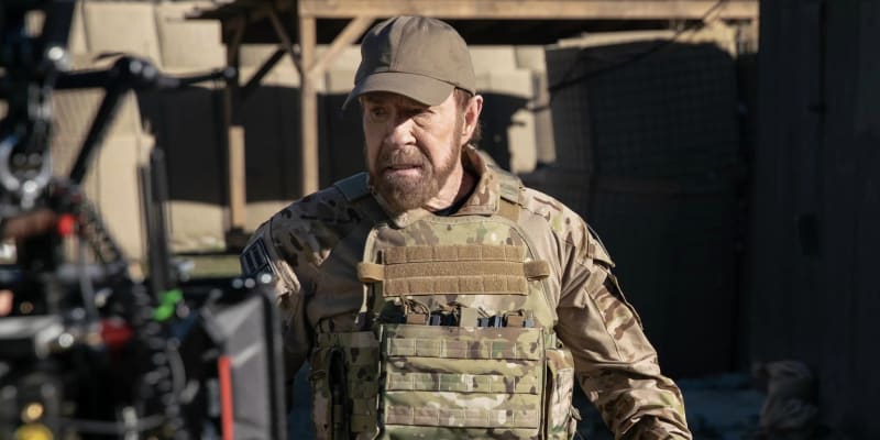 Chuck Norris na fotkách z natáčení filmu Agent Recon