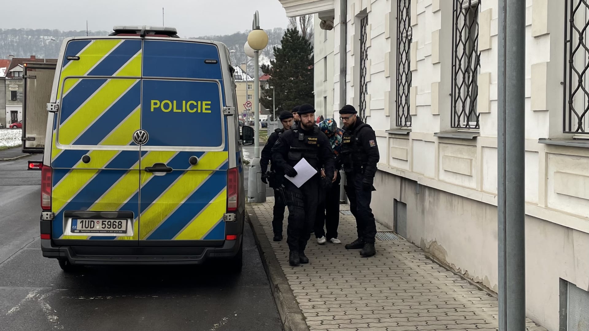 Okresní soud v Ústí nad Labem poslal v pátek do vazby 38letého dělníka, který je obviněný z říjnové vraždy muže v Ústí nad Labem.