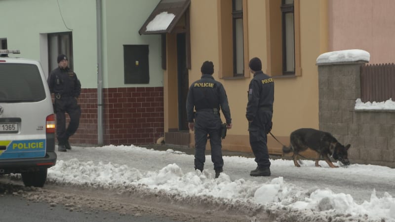 Policie vyšetřuje přepadení na poště ve Cvikově.