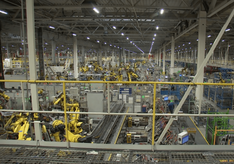 Pohled na výrobní halu z galerie