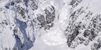 Čech spustil v Alpách lavinu. Masa sněhu ho smetla, vlekla desítky metrů a nakonec zasypala