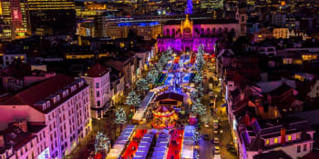 Bílý svařák, šukrut či flódni. Podívejte se na 10 nejkrásnějších vánočních trhů v Evropě