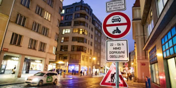 Zákaz nočního vjezdu do centra Prahy je opět ve hře. Zastupitelé volají po jeho obnově