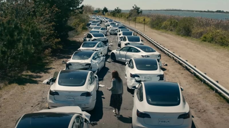 Scéna s auty Tesla z filmu Nech svět světem 