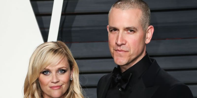 Reese Witherspoon a Jim Toth se v roce 2023 rozvedli po 12 letech.
