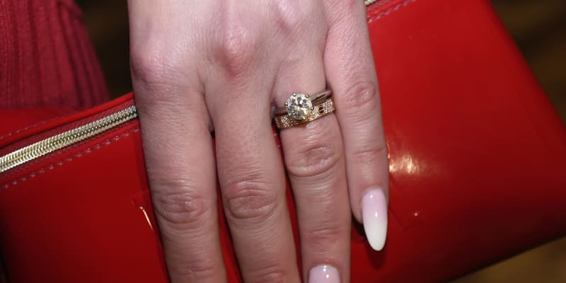 Karolína Ludvíková předvedla krásný prsten.