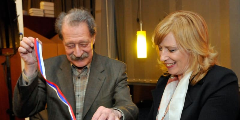 Tomáš Janovic s političkou Ivetou Radičovou na křtu knihy Dokážeme to!