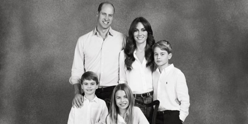 Vánoční snímek královské rodiny byl také editovaný.