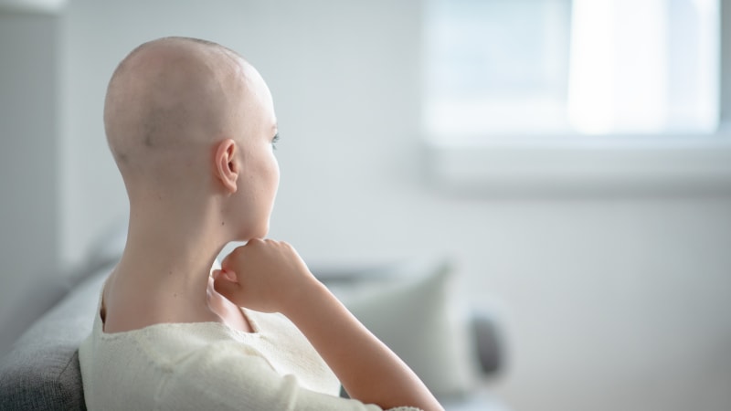 CNN: Případů rakoviny mezi mladými lidmi přibývá. Expertka radí, jak nemoc včas objevit