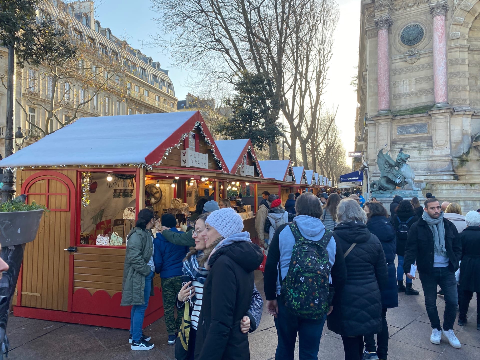 Jedny z hezčích pařížských trhů kousek od Sainte Chapelle