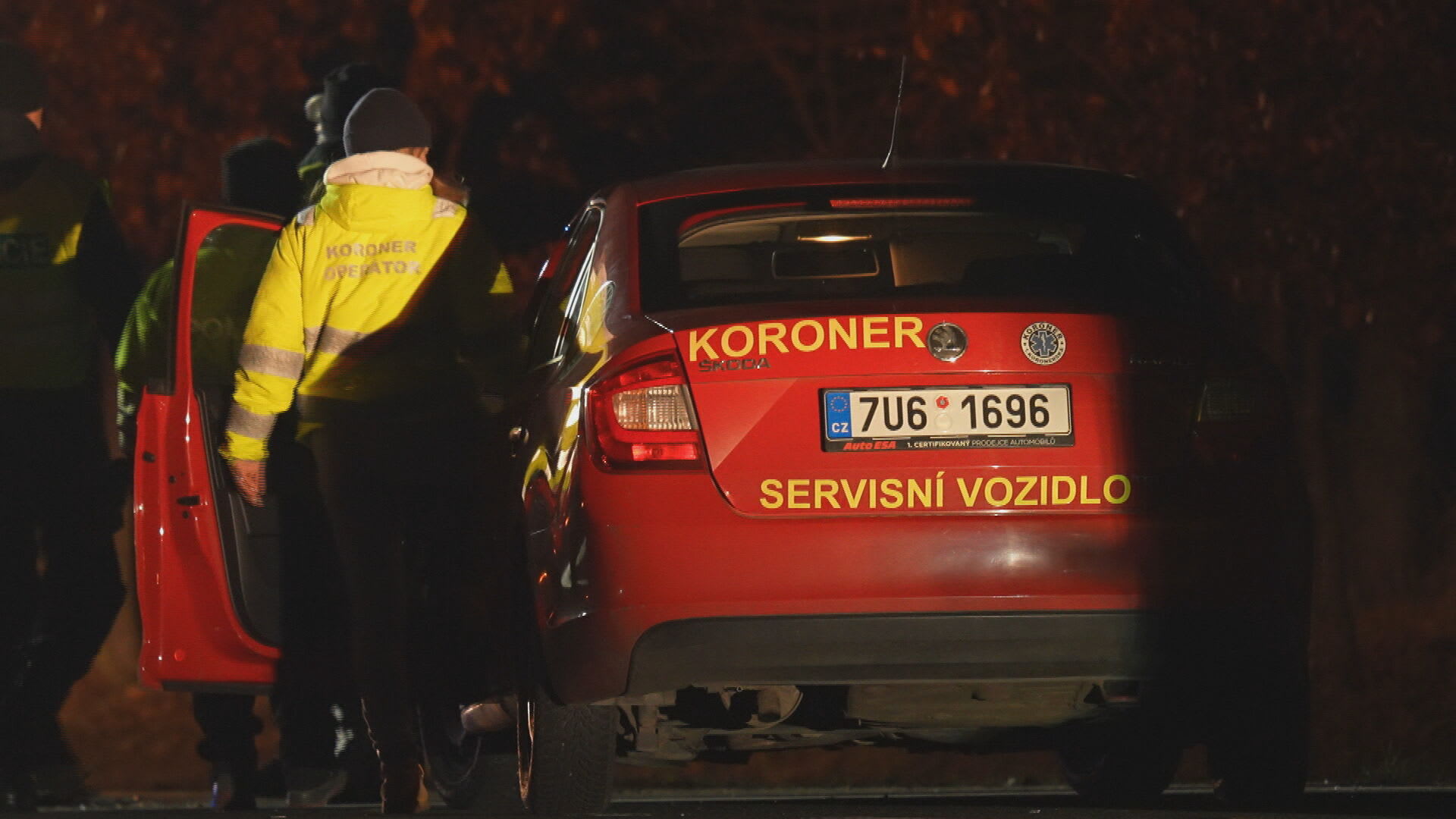 Na Plzeňsku se čelně srazila dvě osobní auta. Na místě zemřeli pětadvacetiletý a třiasedmdesátiletý muž.