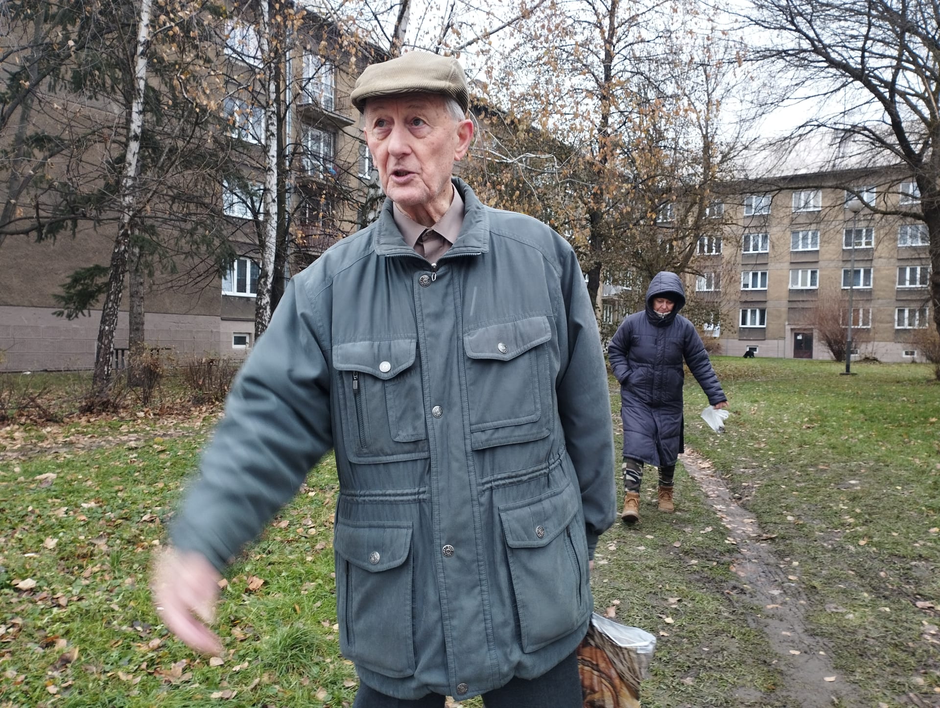 Jaroslav Santarius, ročník 1940. V Karviné je spokojený, v domě za zády už žije 59 let.