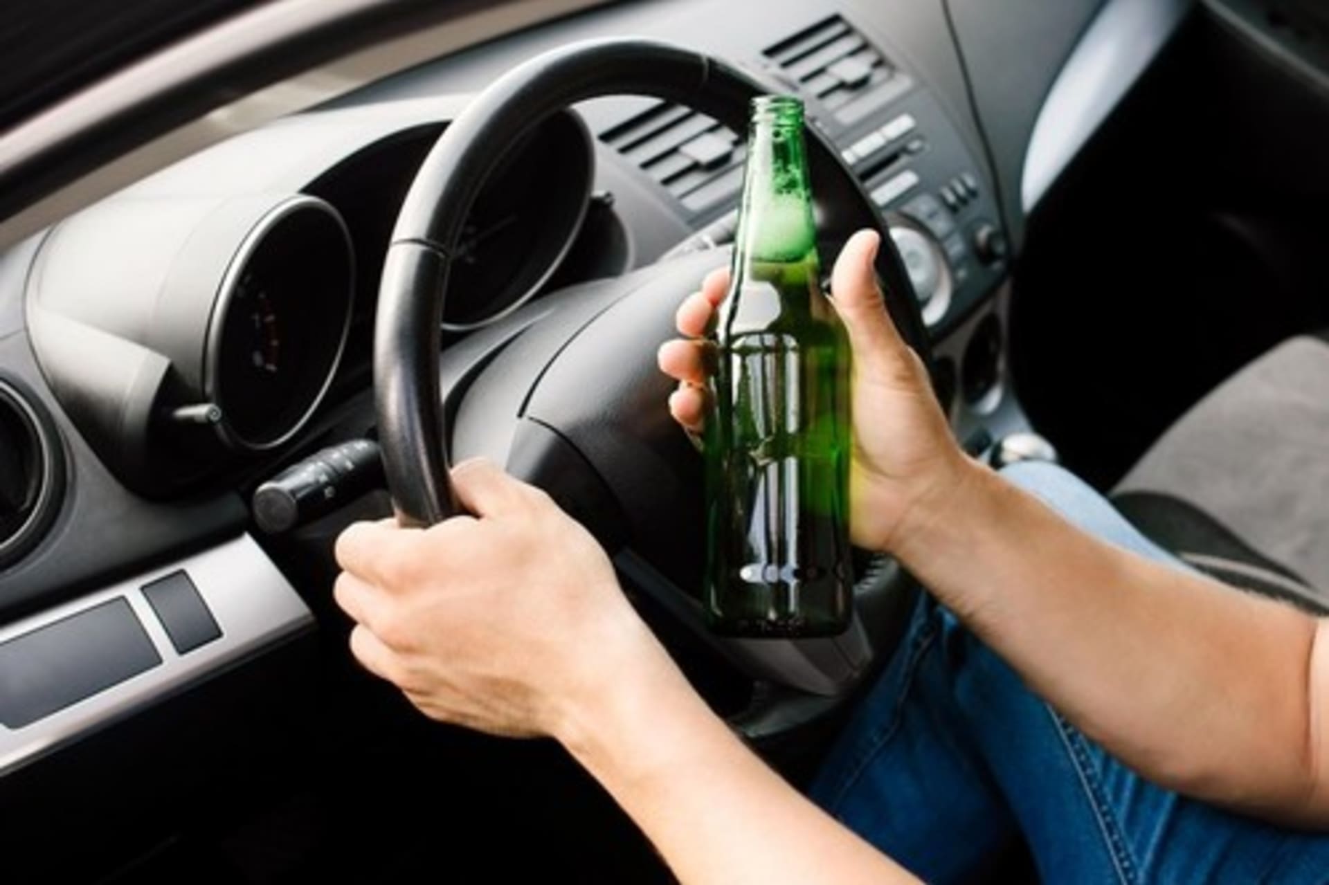 V roce 2023 za volant usedlo pod vlivem alkoholu 20 procent českých řidičů. (Ilustrační snímek)
