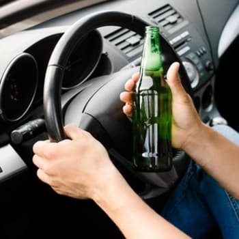 Alkohol za volantem (Ilustrační snímek)