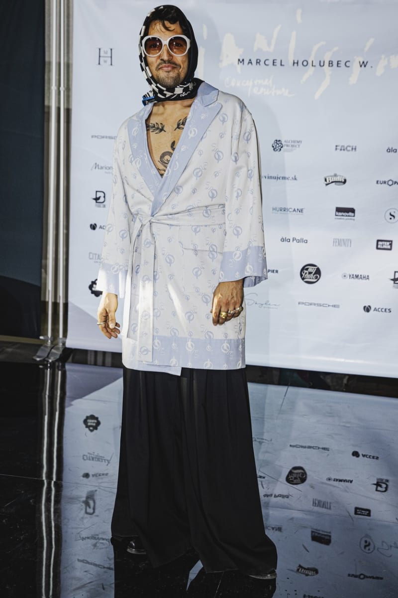 Jordan Haj často nosí velmi výstřední outfity.