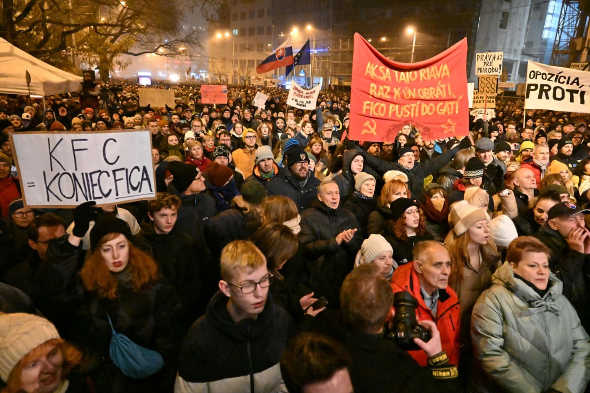 Protivládní demonstrace v Bratislavě (19. 12. 2023)