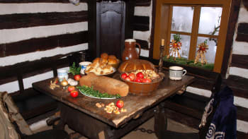 Štědrovečerní stůl je dnes úplně jiný než kdysi. Smažený kapr ani bramborový salát na něm nebyly 