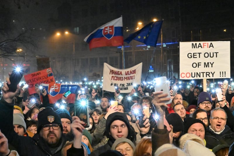 Protivládní demonstrace v Bratislavě (19. 12. 2023)
