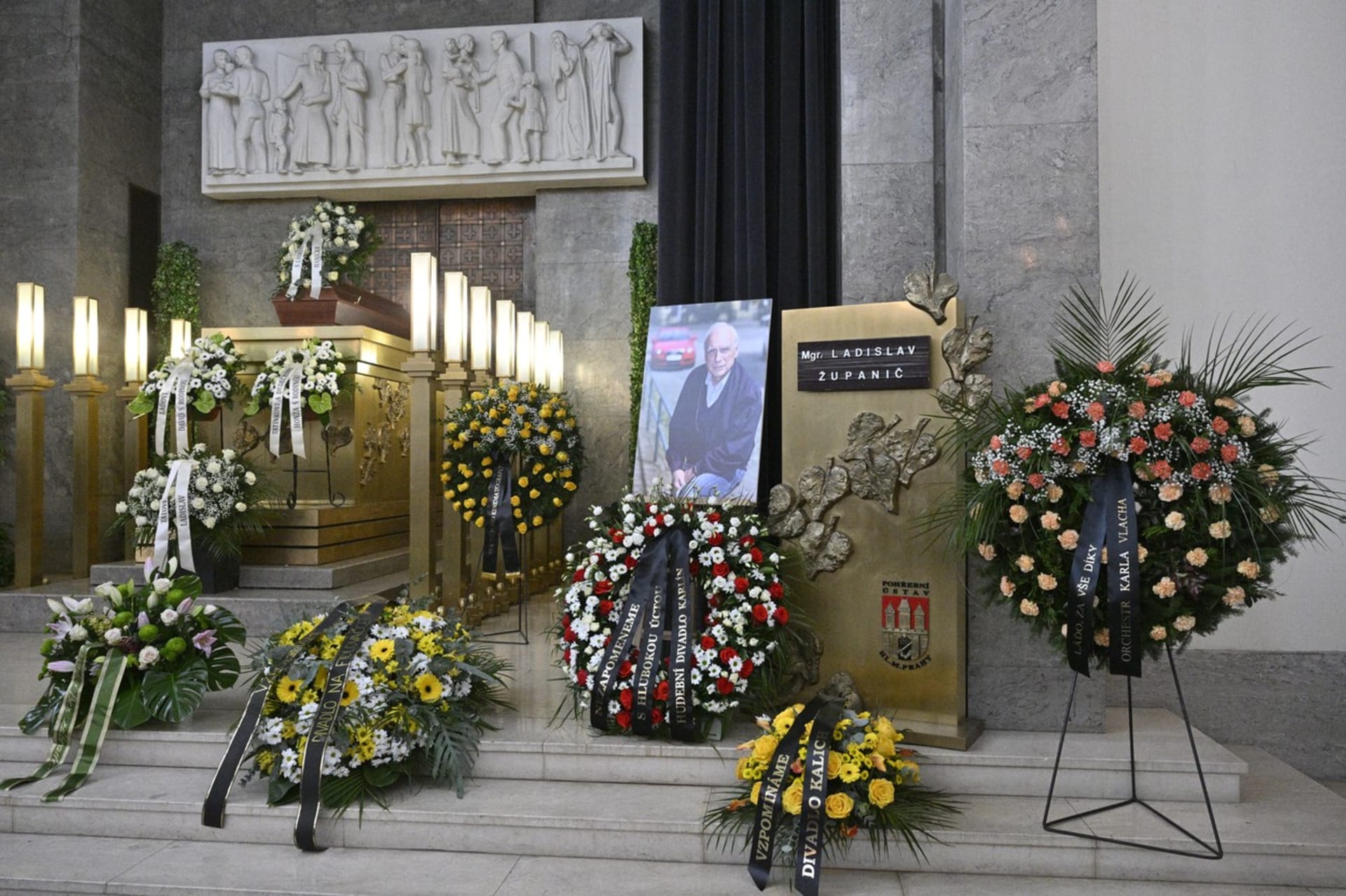 Pohřeb slavného herce a dabéra Ladislava Županiče.