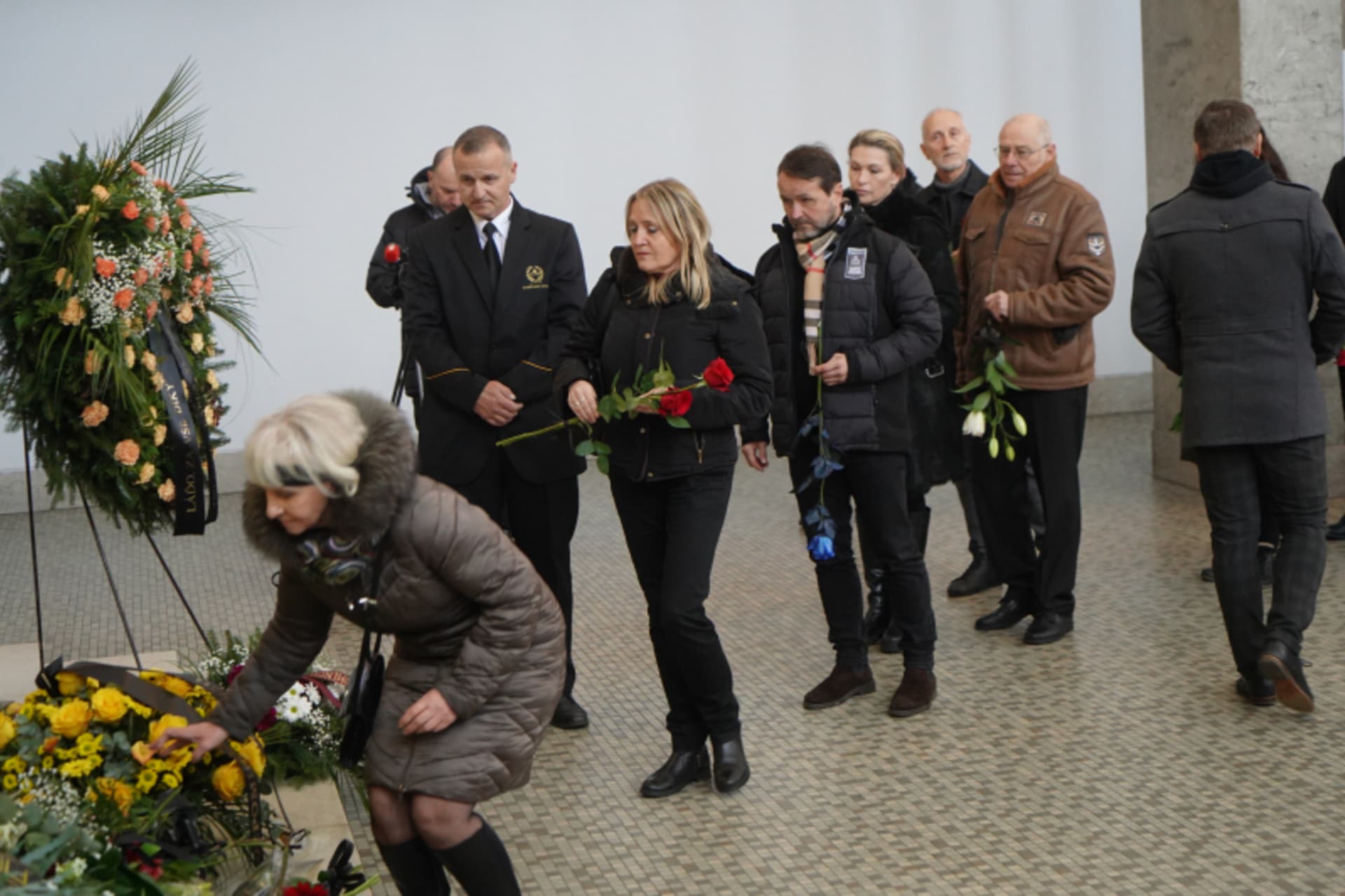 Již několikátý pohřeb kolegy v řadě si nenechala ujít také herečka Regina Řandová.