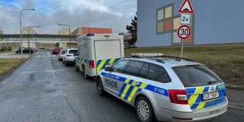 Drama v Třebíči: Středoškolák zranil nožem pracovnici školy. Zasahovala policie i záchranáři