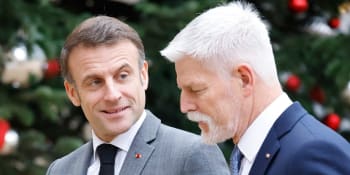 Macron řešil s Pavlem světové problémy mezi čtyřma očima. Děkoval mu za záchranu vojáků 