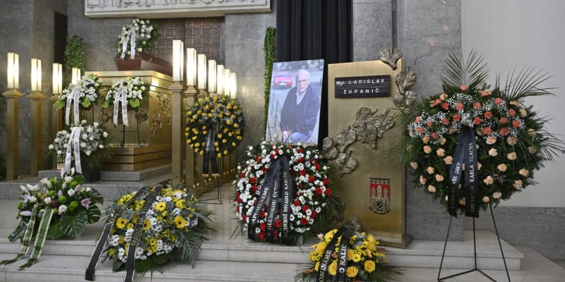 Pohřeb slavného herce a dabéra Ladislava Županiče.