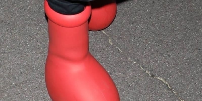 Kontroverzní červené boty značky MSCHF