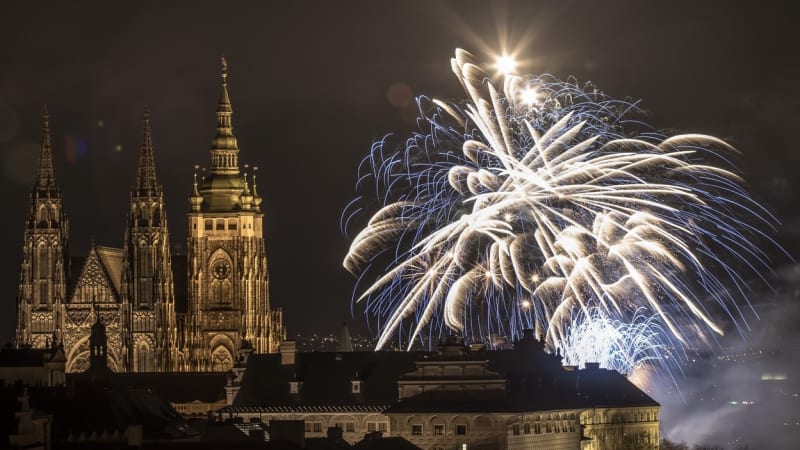 Novoroční ohňostroj v Praze nebude. Můžete však využít vstupné za korunu na různá místa