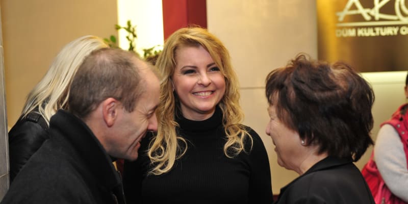 Iveta Bartošová s bratrem Lumírem a jejich maminkou