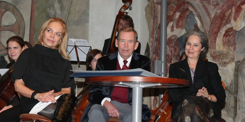 Táňa Fischerová s Václavem Havlem a jeho ženou Dagmar. 
