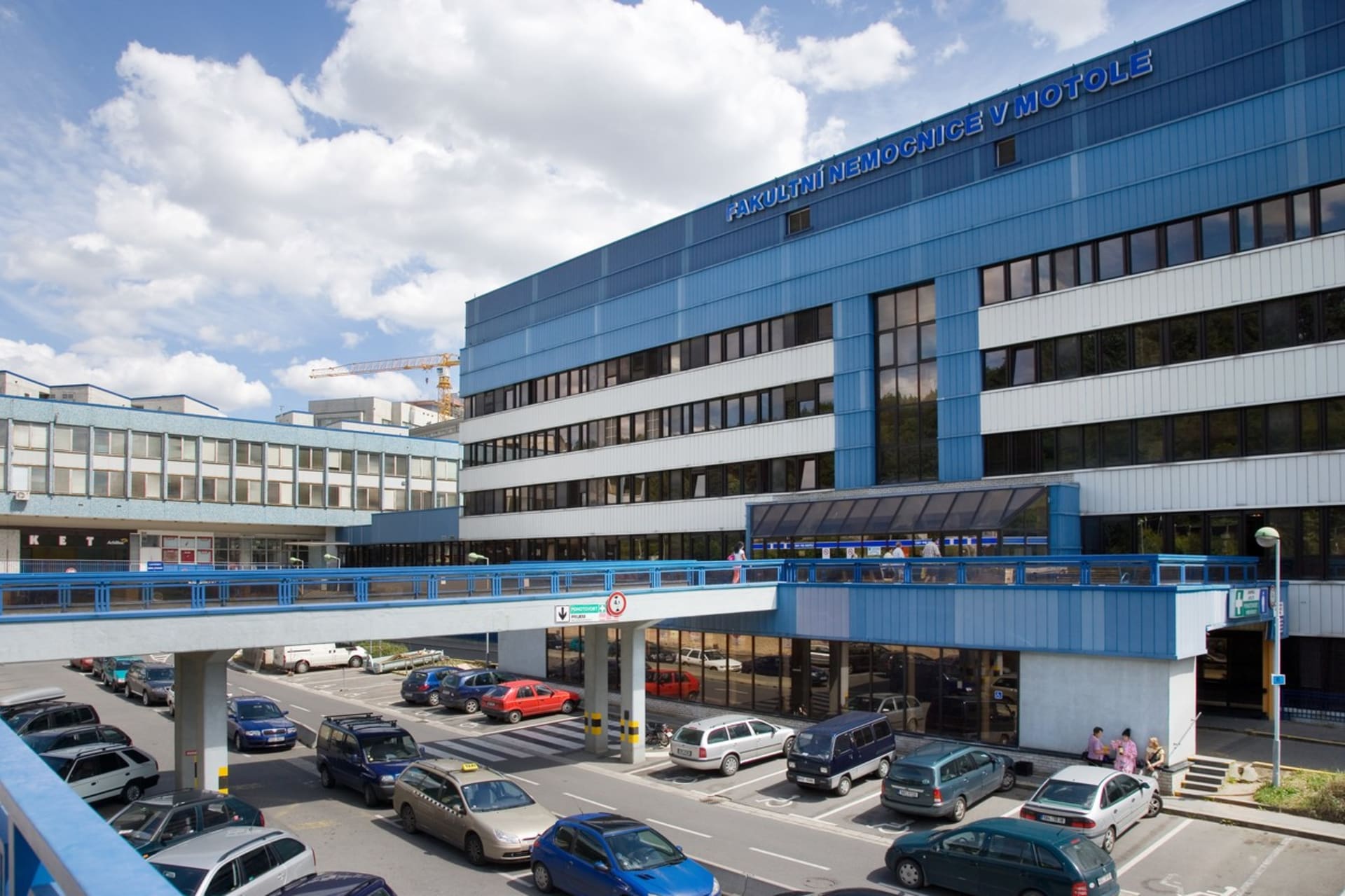 Nemocnice v Motole, kam byl Skořepa převezen z místa nehody.